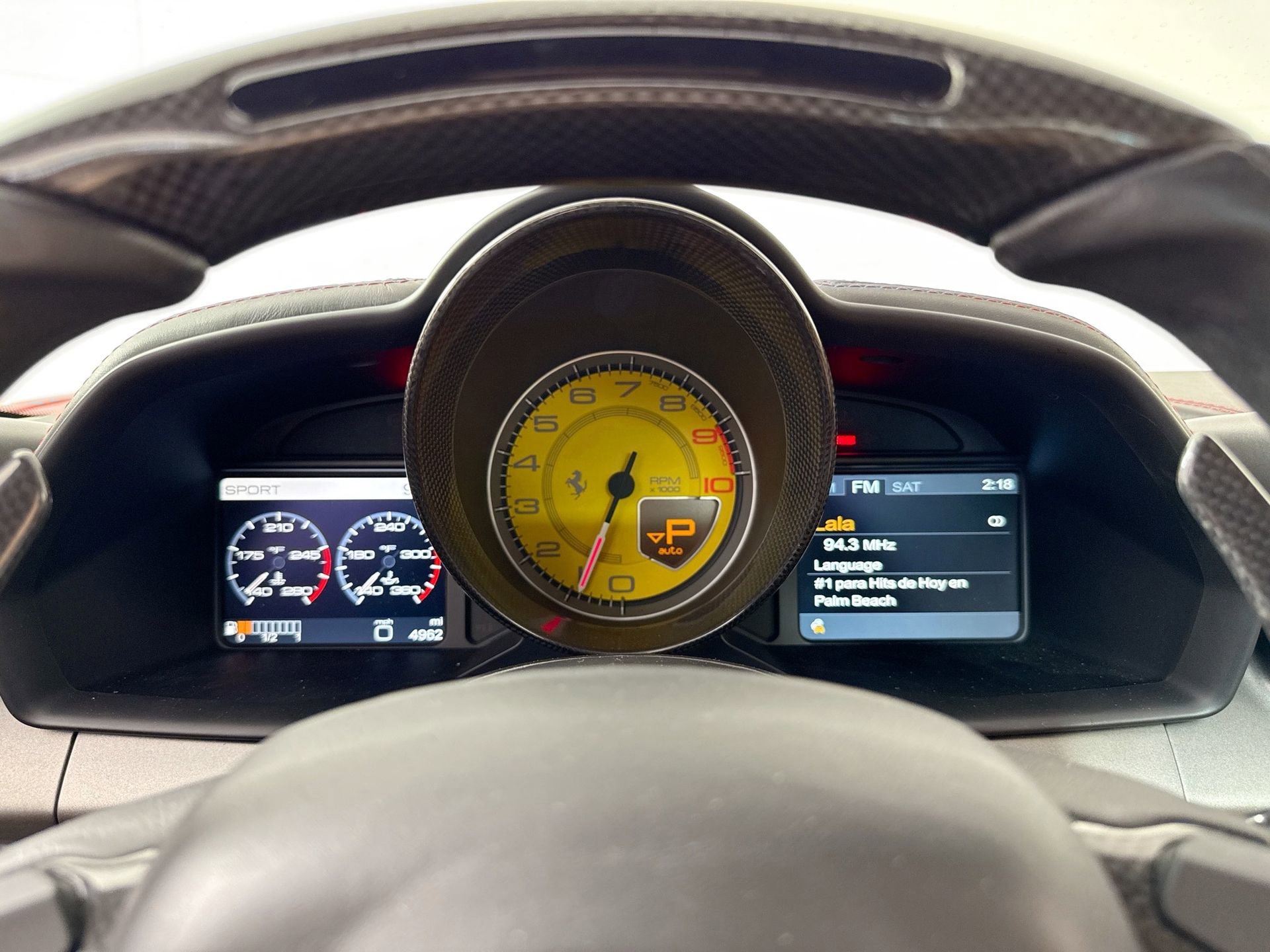 Used 2011 Ferrari 458 Italia Coupe RWD image 11
