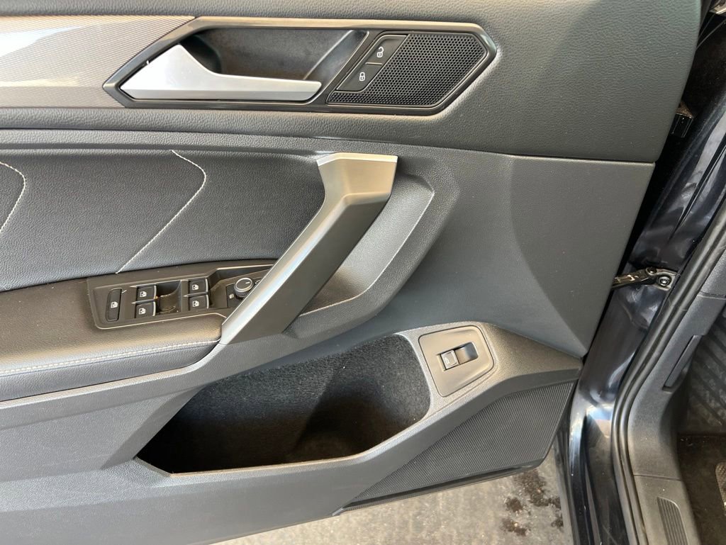 Used 2022 Volkswagen Tiguan SE FWD image 12