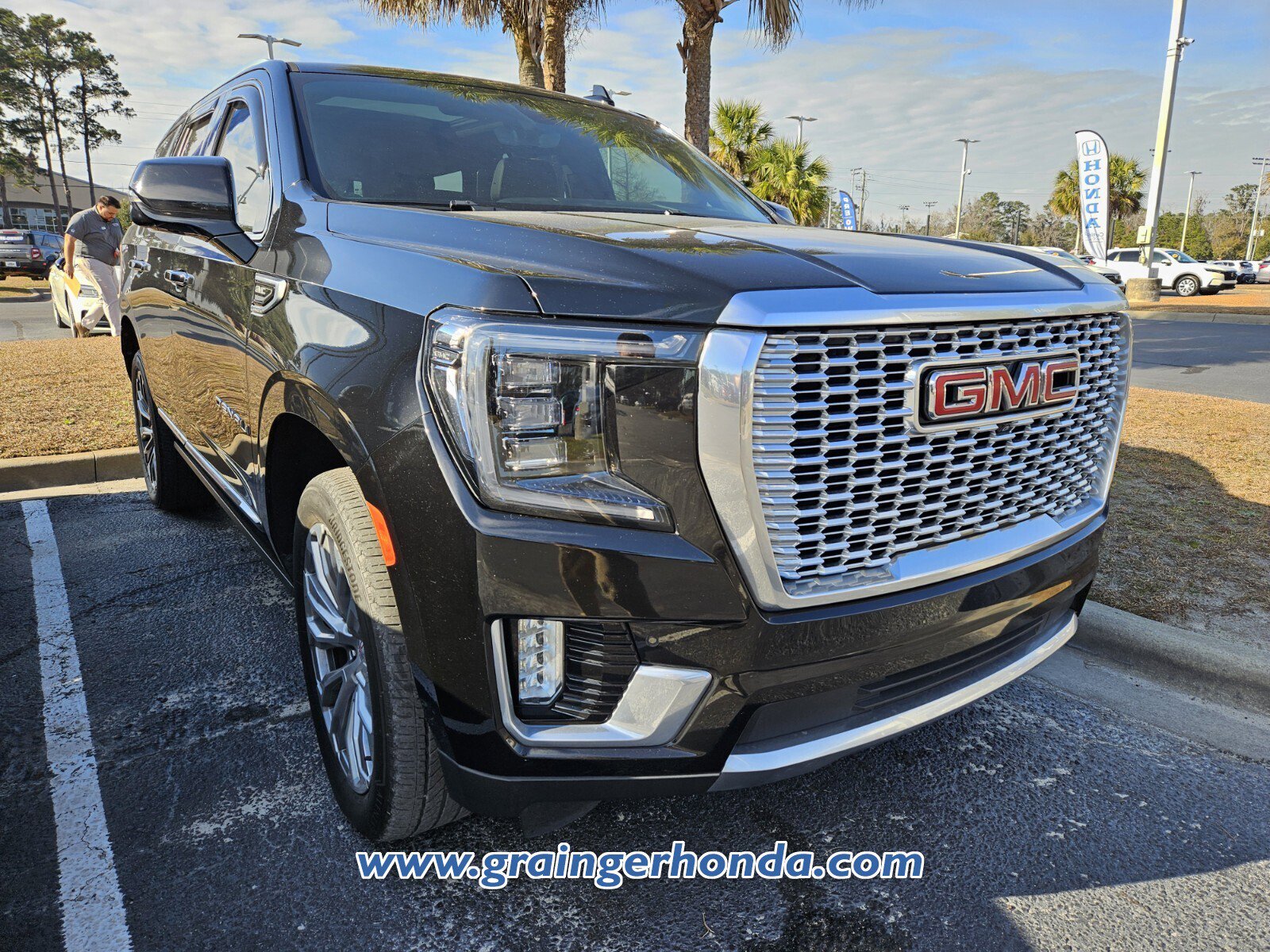 Used 2021 GMC Yukon Denali w/ Denali Premium Package image 5