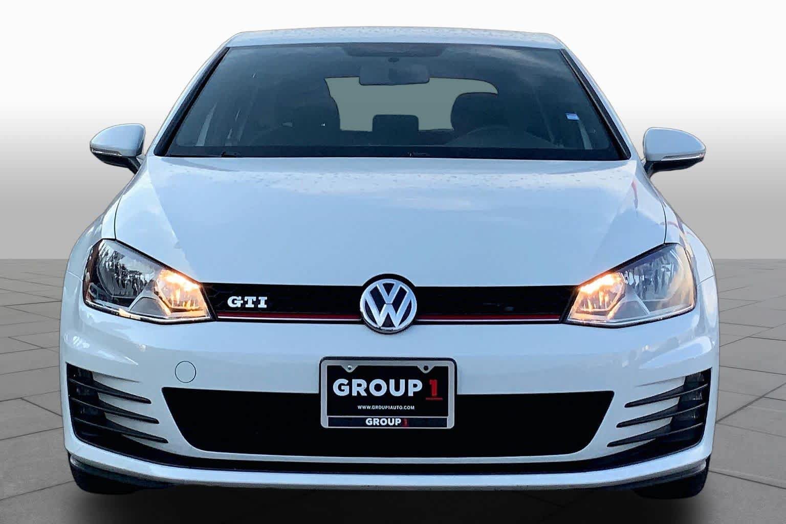 Used 2017 Volkswagen GTI SE FWD image 4