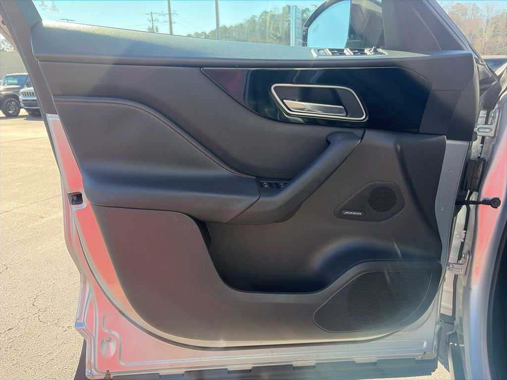Used 2018 Jaguar F-PACE Prestige image 12