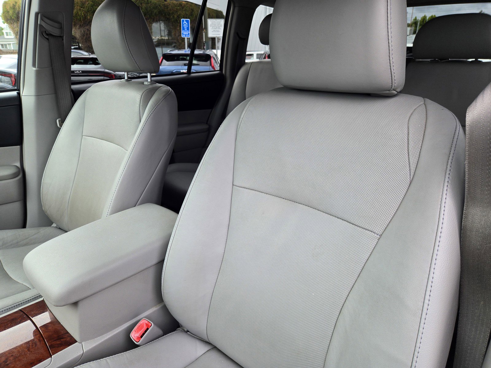 Used 2011 Toyota Highlander Limited w/ Tow Pkg AWD/4WD image 16