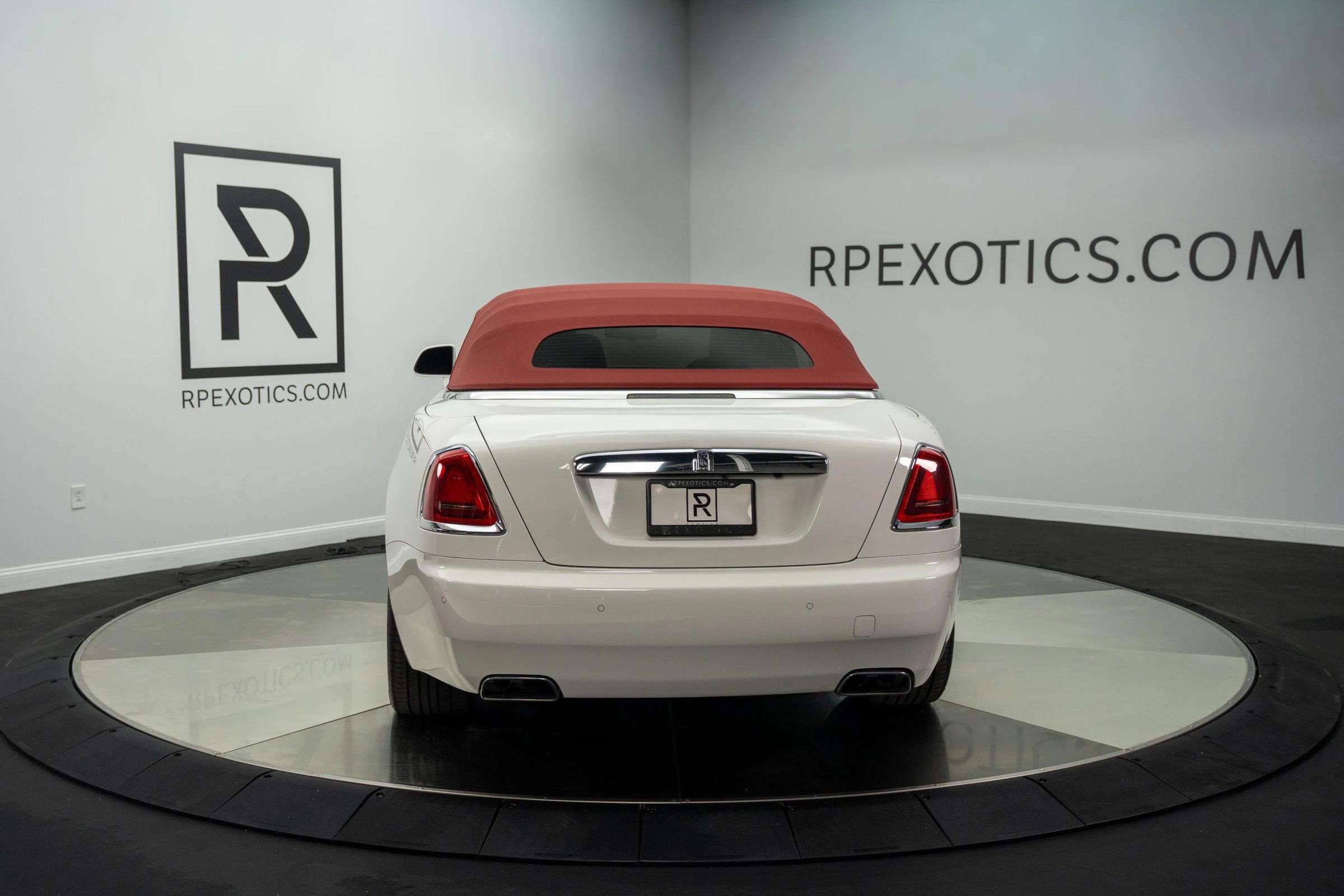 Used 2017 Rolls-Royce Dawn image 9