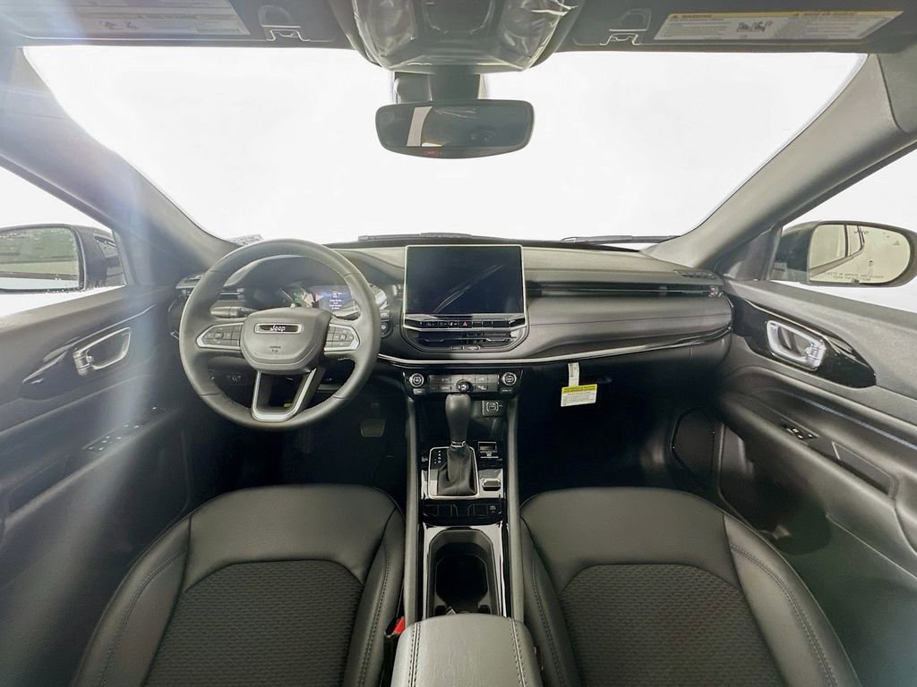 New 2026 Jeep Compass Latitude image 9