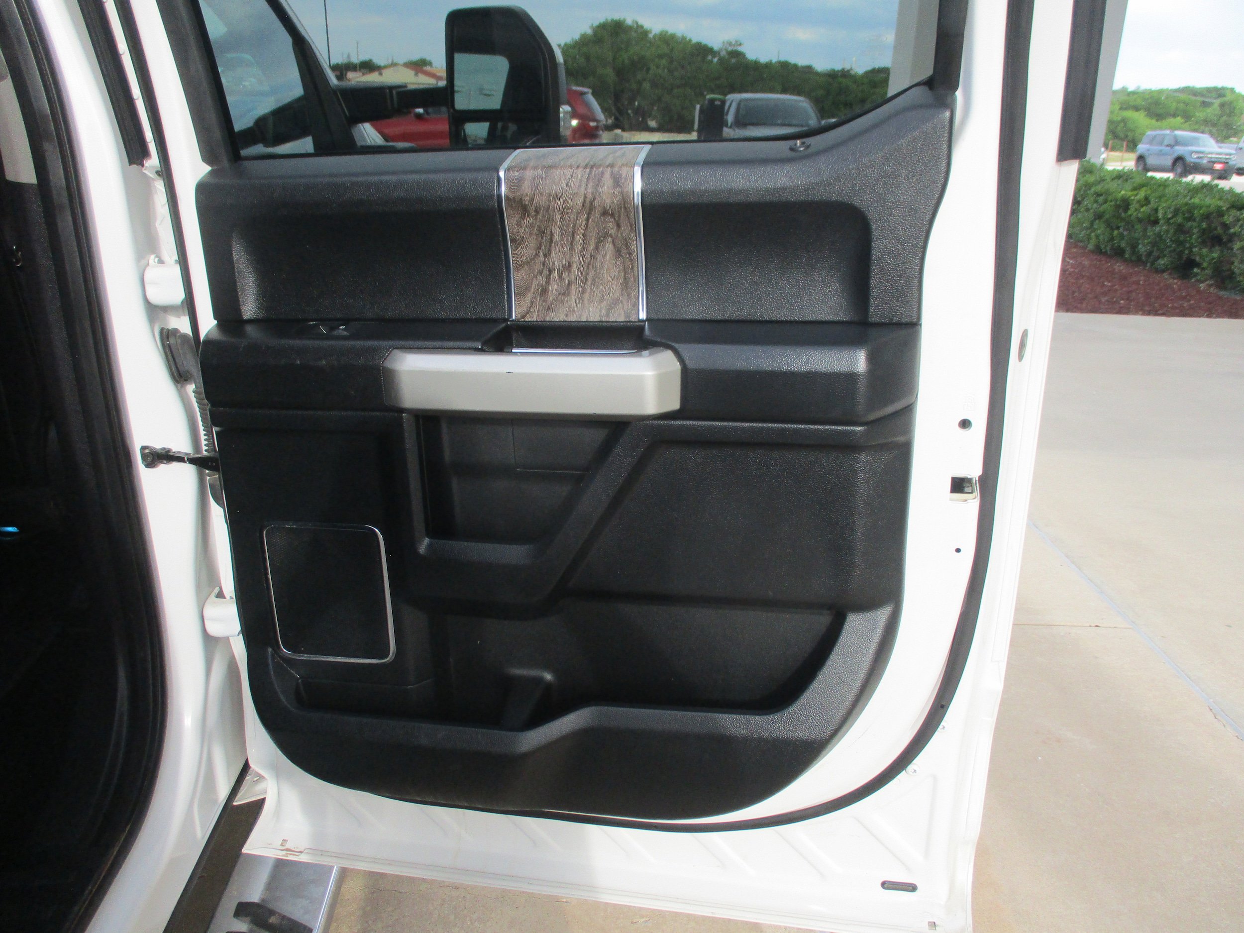 Used 2019 Ford F350 Lariat w/ Lariat Ultimate Package AWD/4WD image 14