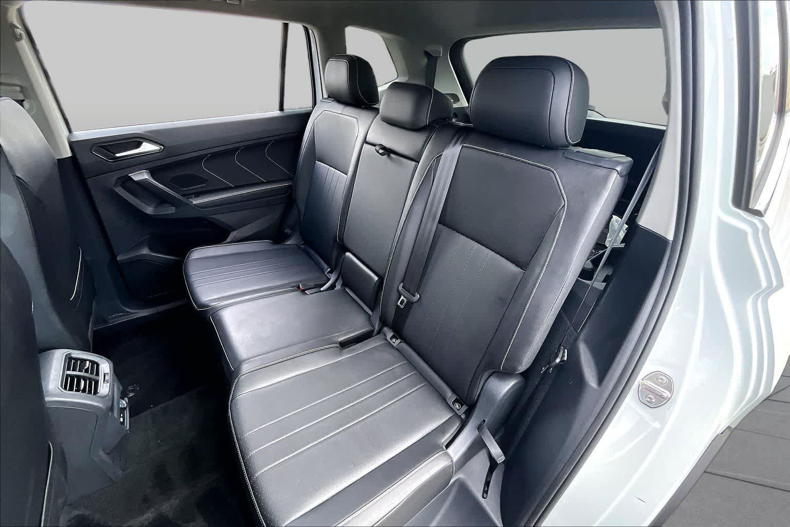 Used 2024 Volkswagen Tiguan SE FWD image 19