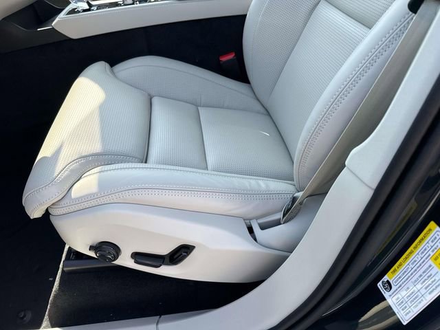 New 2026 Volvo XC90 B6 Ultra w/ Protection Package image 19