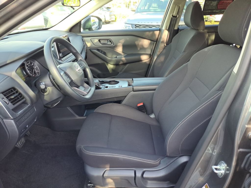 Used 2025 Nissan Rogue S image 14