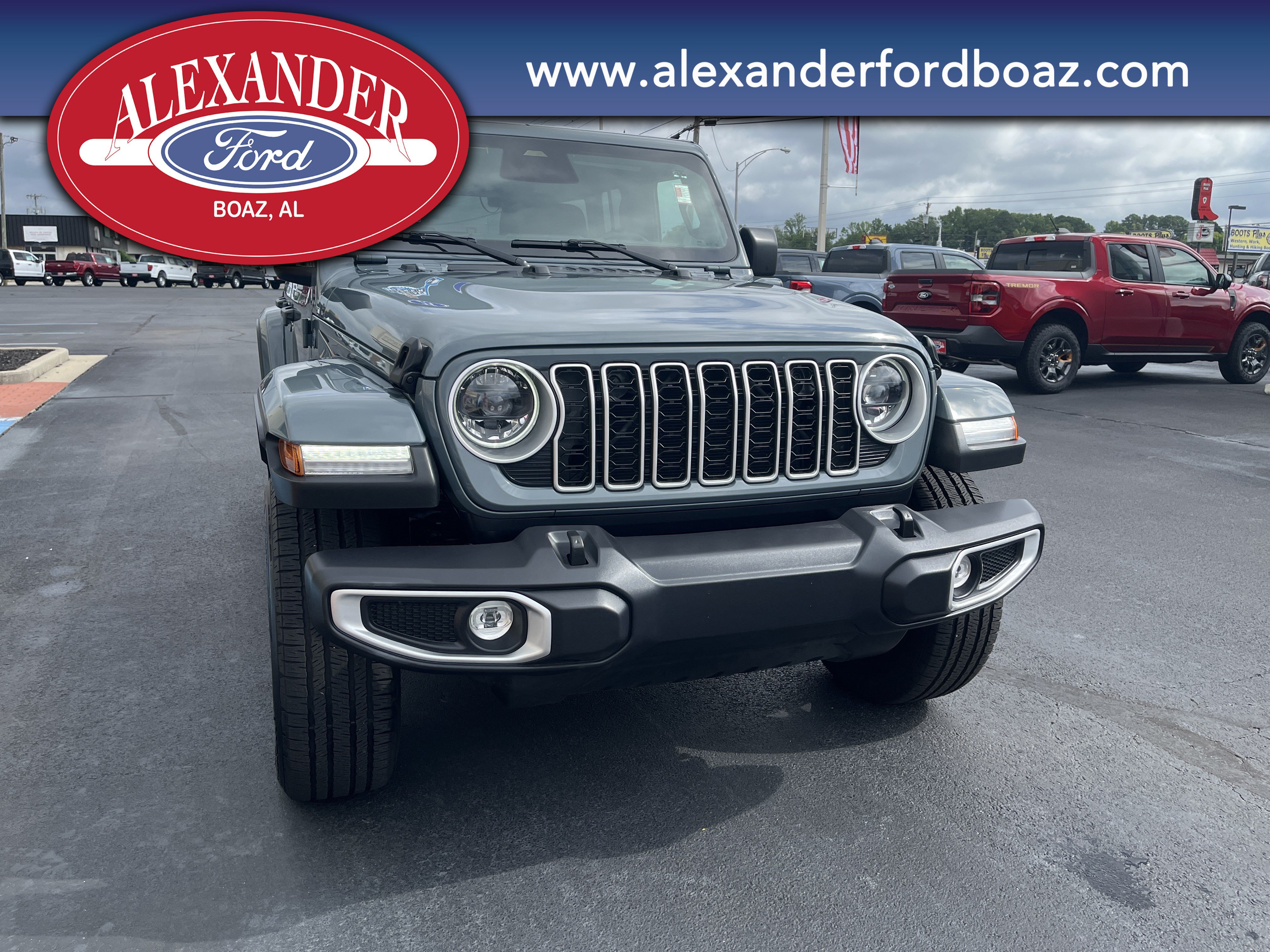 Used 2025 Jeep Wrangler Unlimited Sahara w/ Safety Group AWD/4WD image 5
