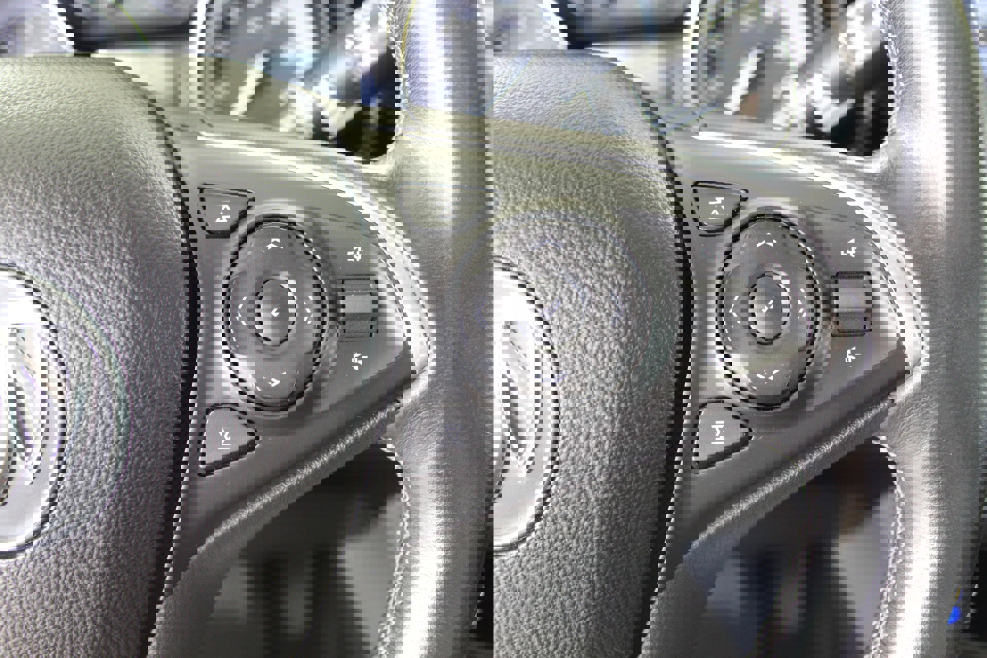 Used 2020 Buick Envision Essence image 37