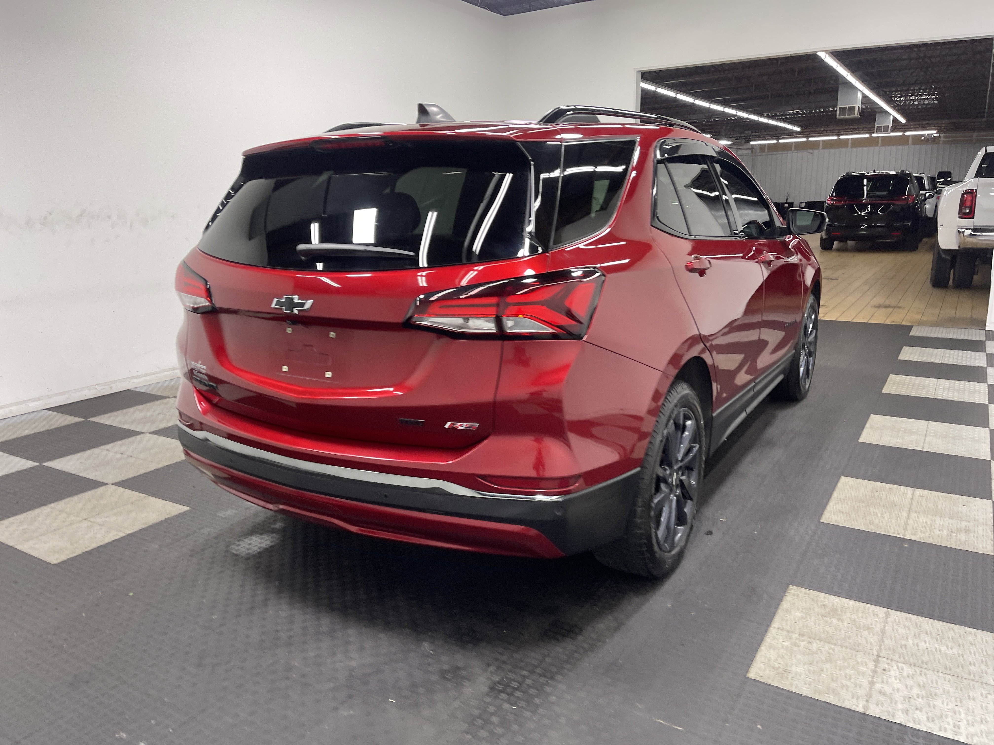 Used 2022 Chevrolet Equinox RS w/ RS Leather Package image 5