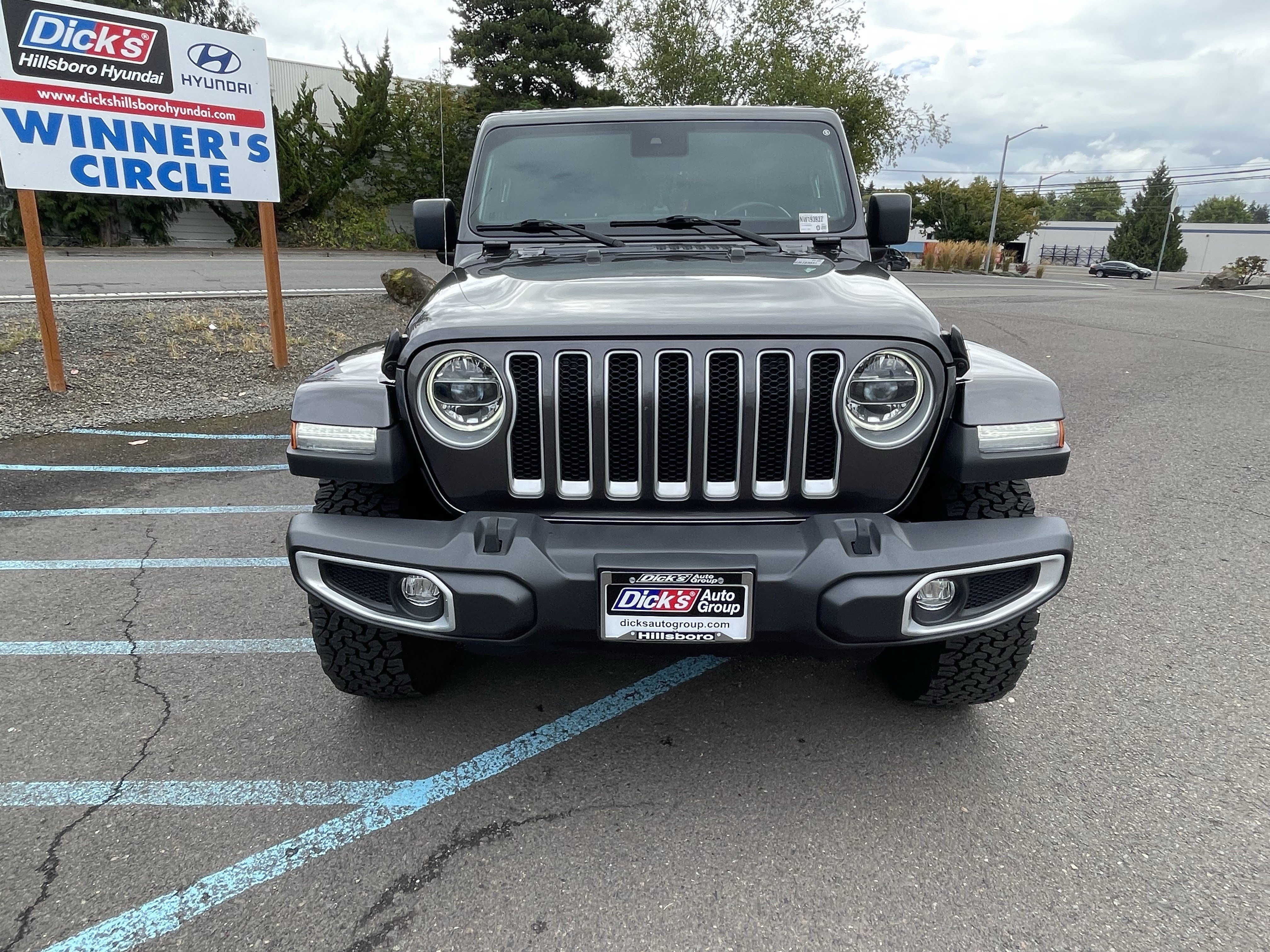 Used 2022 Jeep Wrangler Unlimited Sahara w/ LED Lighting Group AWD/4WD image 8