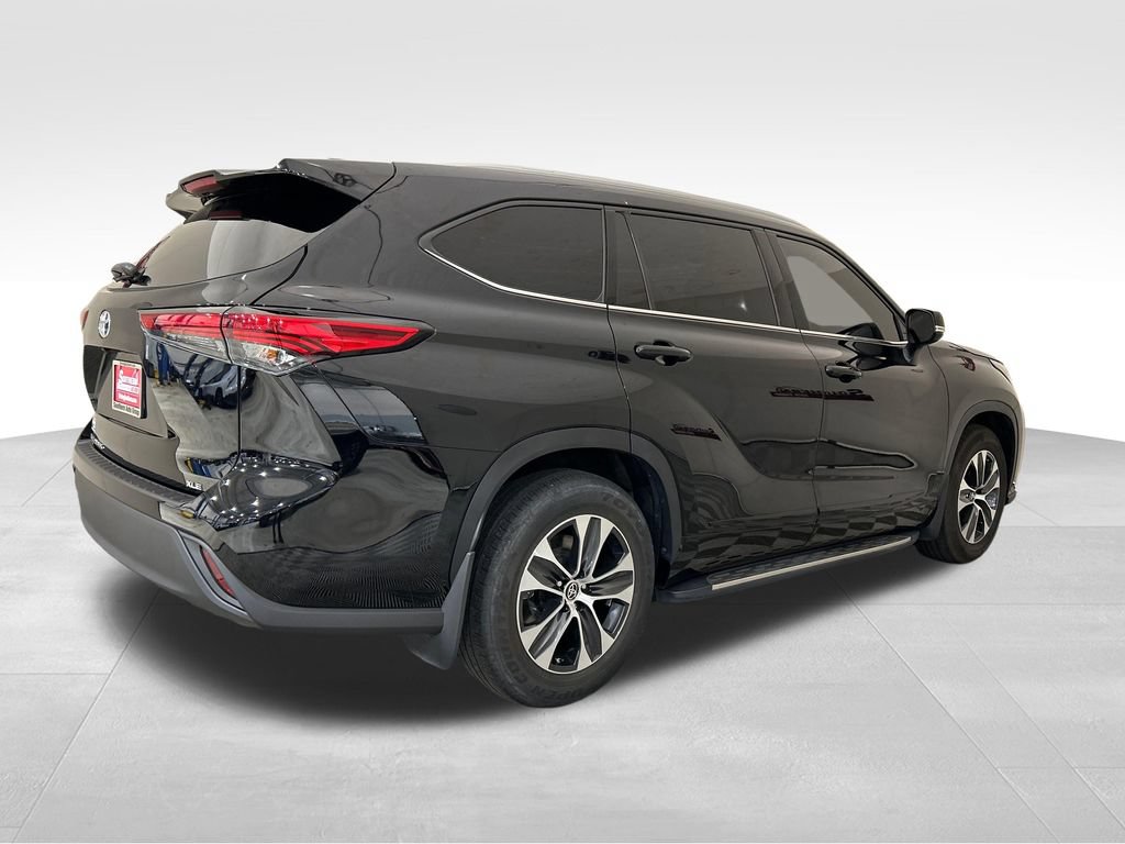 Used 2022 Toyota Highlander XLE FWD image 5