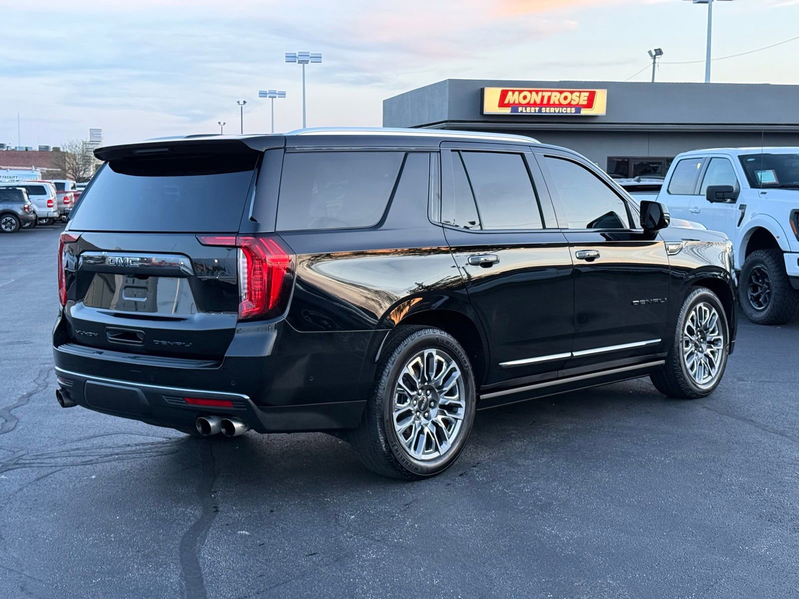 Used 2023 GMC Yukon Denali Ultimate AWD/4WD image 3