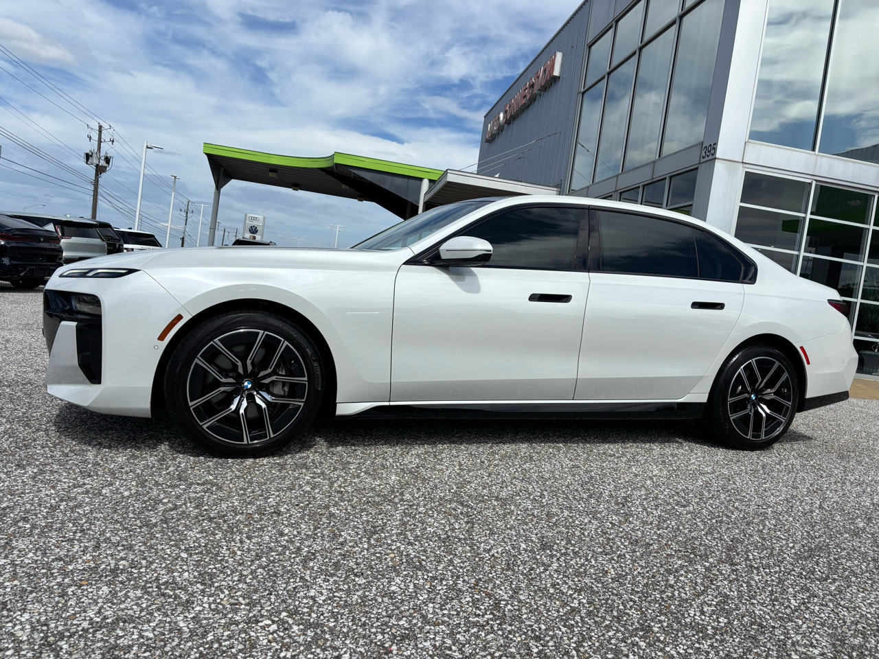 Used 2023 BMW 740i image 3