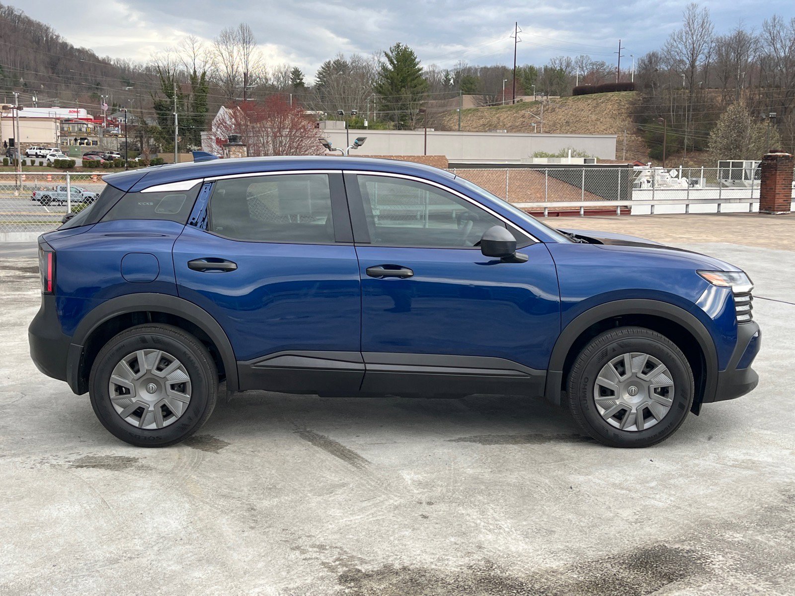 Used 2025 Nissan Kicks S w/ Charging Package image 2
