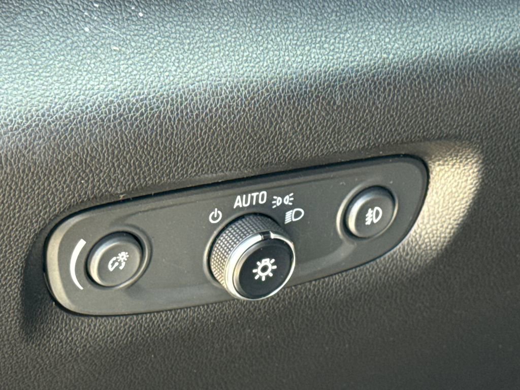 Used 2018 Chevrolet Traverse Premier w/ Driver Confidence II Package image 24