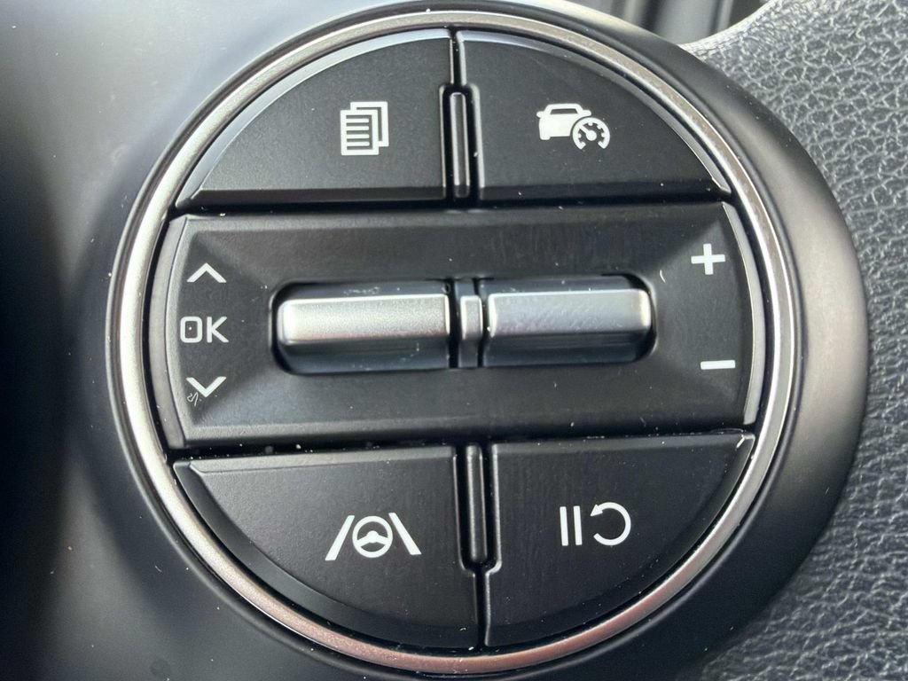 Used 2025 Kia Soul LX w/ LX Technology Package FWD image 17