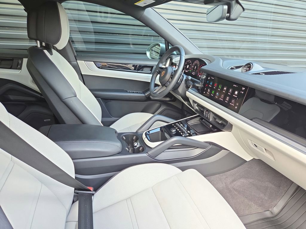 Certified 2025 Porsche Cayenne E-Hybrid Coupe image 18