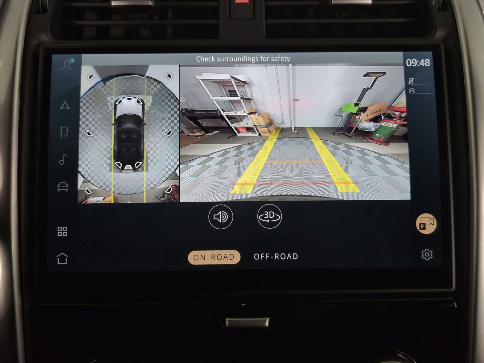 Used 2025 Land Rover Discovery Dynamic SE image 23