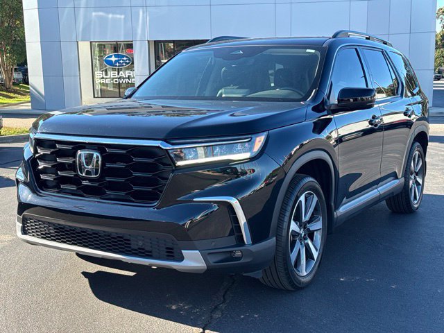Used 2025 Honda Pilot Touring image 1