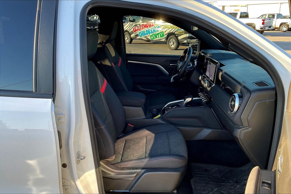 Used 2026 Chevrolet Colorado Z71 AWD/4WD image 15