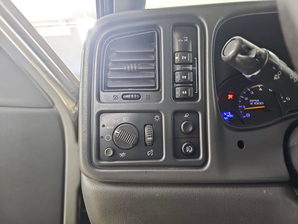Used 2003 Chevrolet Silverado 2500 LS image 29