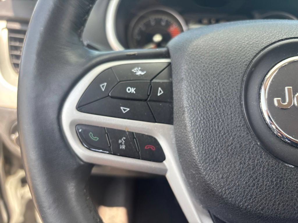 Used 2017 Jeep Cherokee Latitude w/ Comfort/Convenience Group FWD image 13