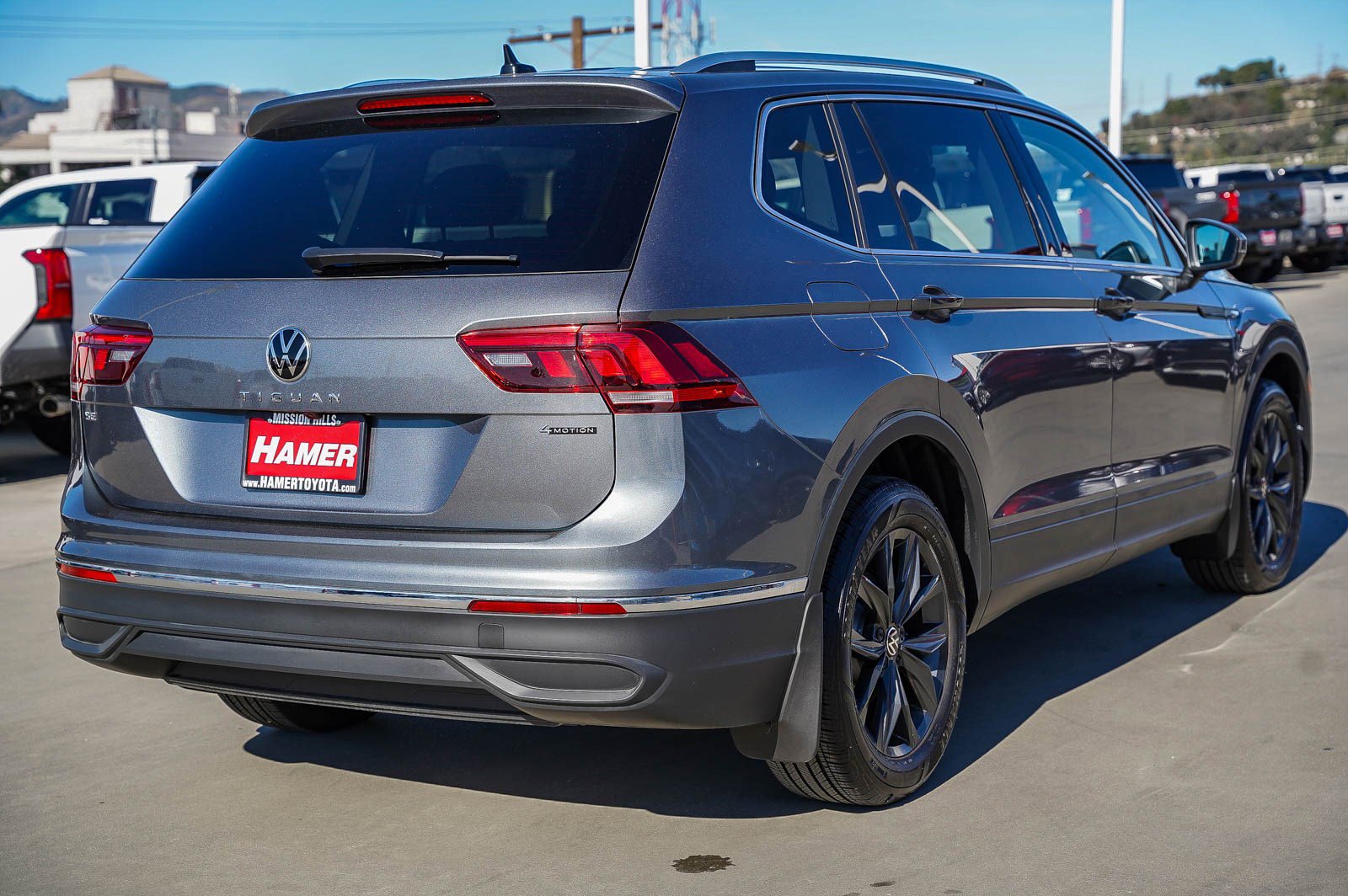 Used 2024 Volkswagen Tiguan SE image 9