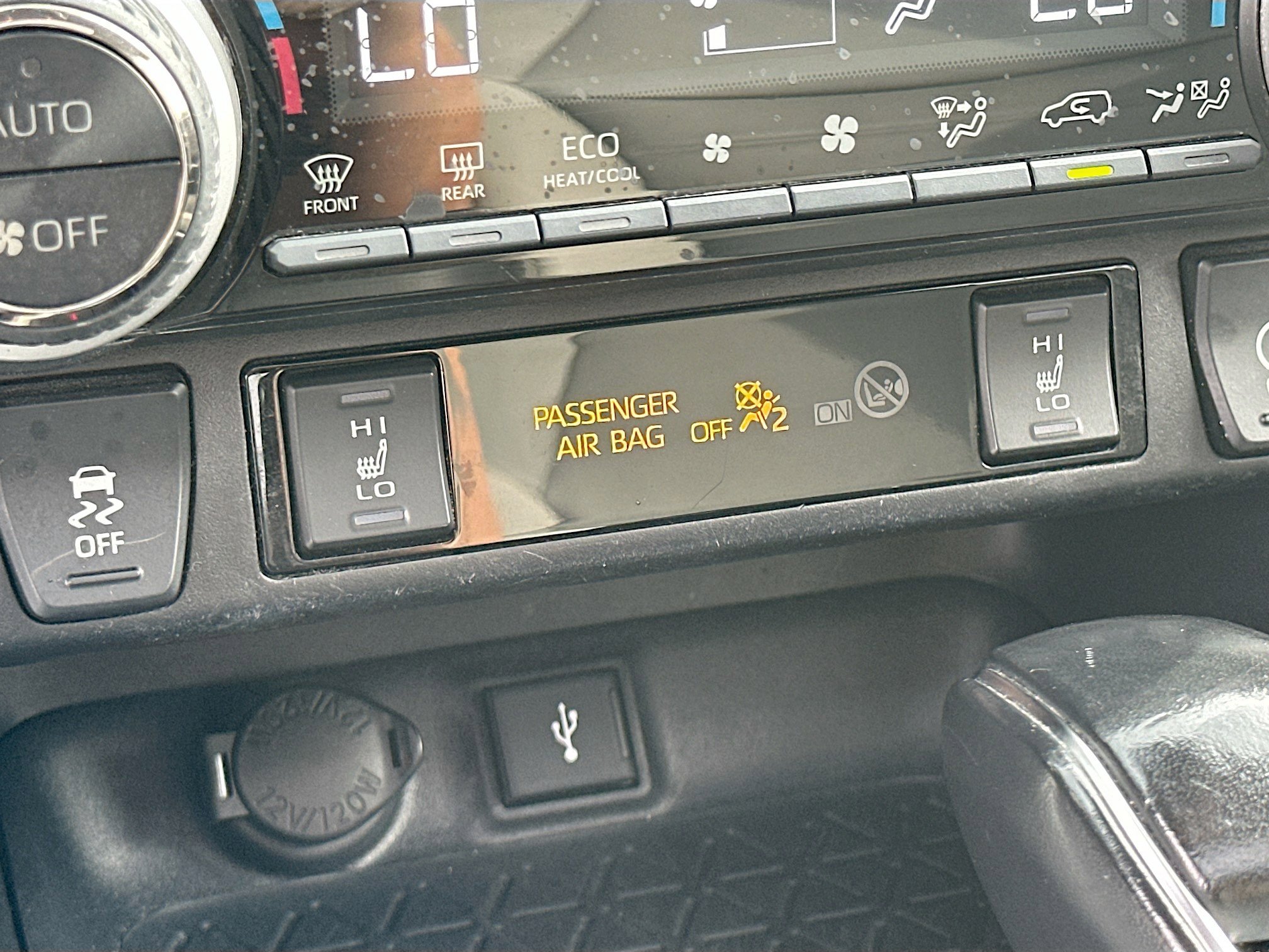 Used 2020 Toyota RAV4 XLE Premium image 19