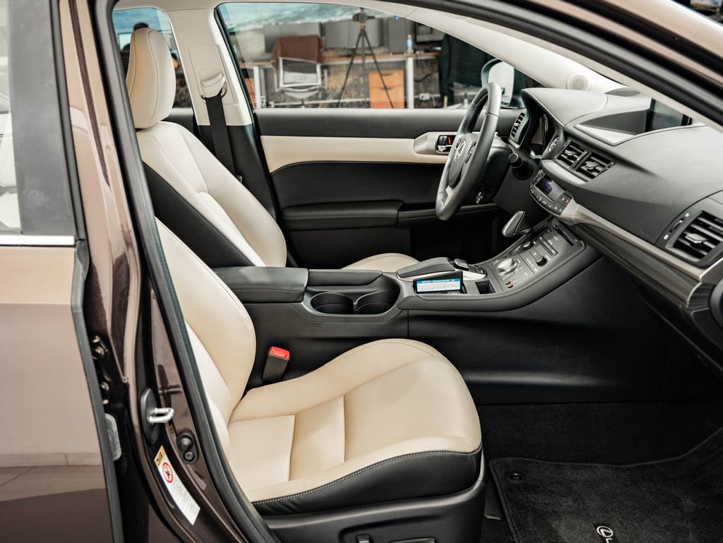 Used 2014 Lexus CT 200h FWD image 22