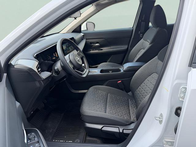 Certified 2025 Nissan Kicks SV w/ Charging Package FWD image 11