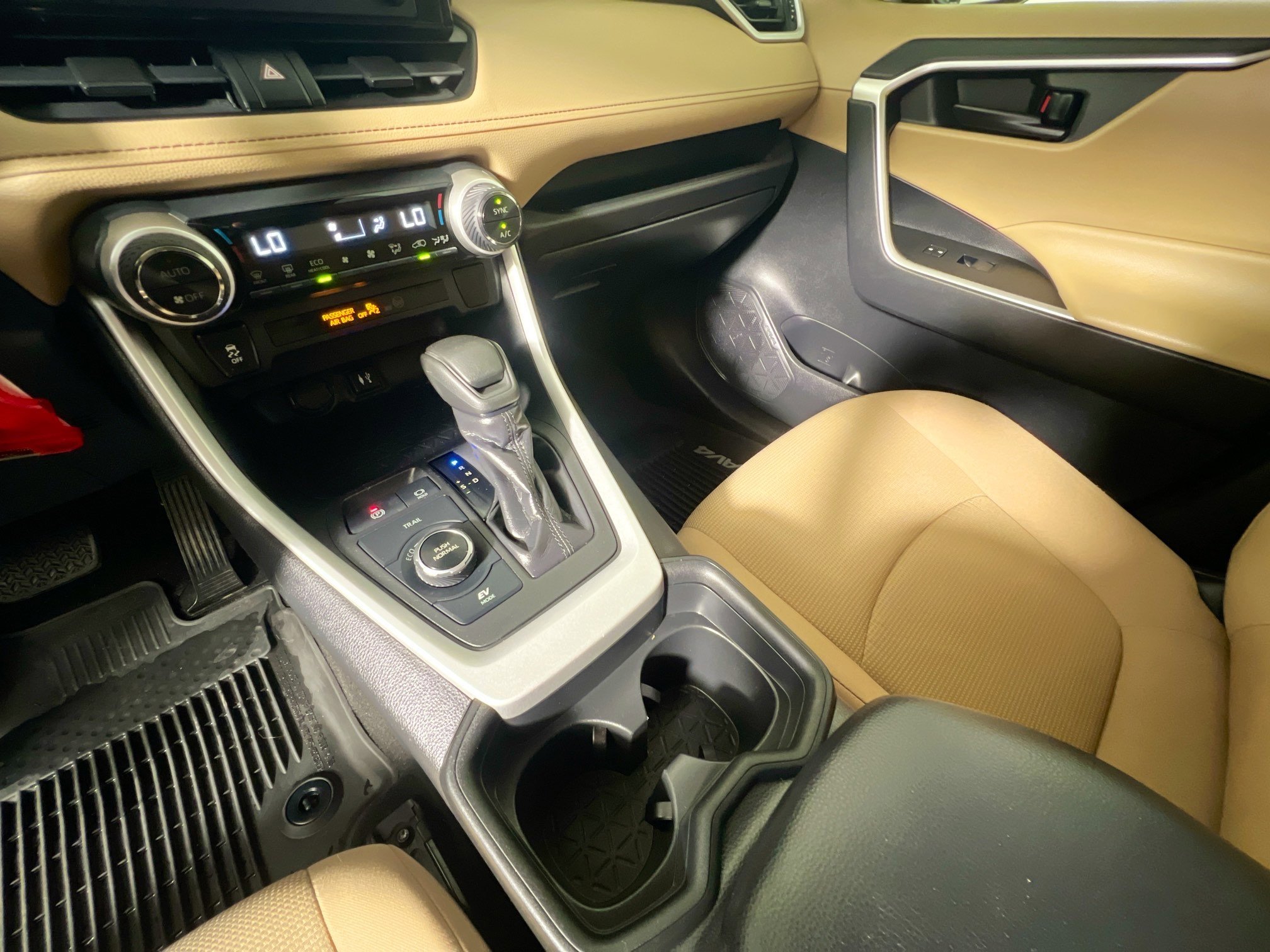 Used 2019 Toyota RAV4 LE image 25