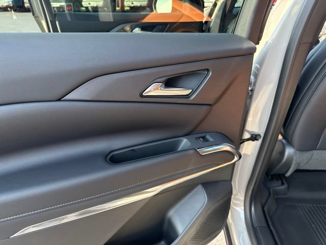 New 2027 Chevrolet Traverse Z71 w/ LPO, Floor Liner Package AWD/4WD image 40