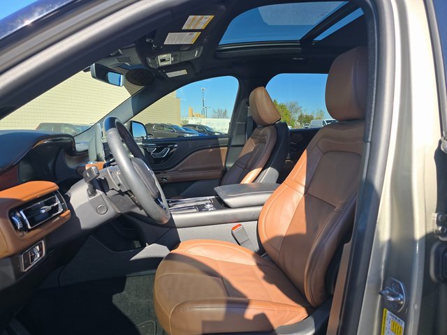 Used 2023 Lincoln Aviator Reserve w/ Equipment Group 201A image 12