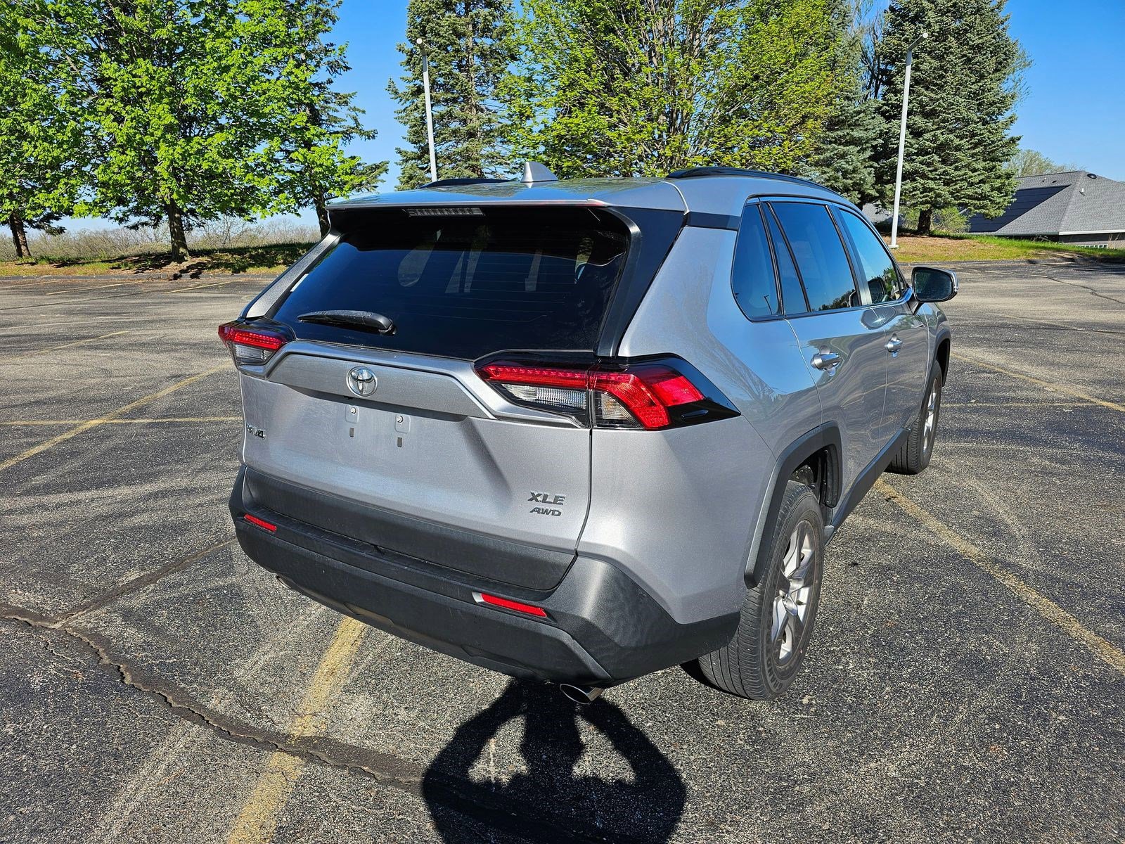 Used 2023 Toyota RAV4 XLE AWD/4WD image 6
