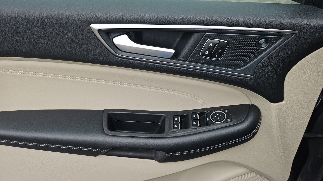 Used 2024 Ford Edge Titanium image 12