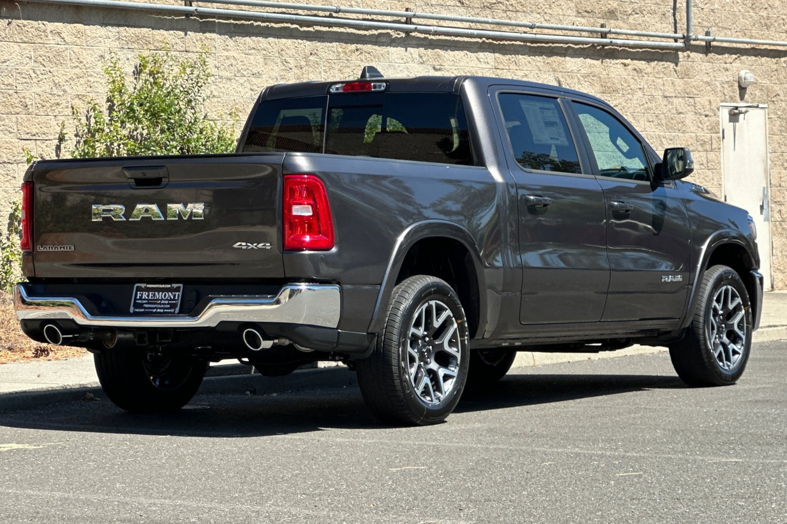 New 2026 RAM 1500 Laramie AWD/4WD image 3