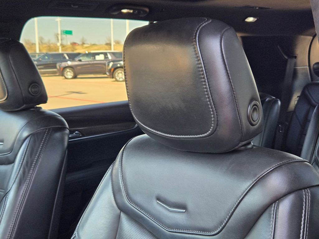 Used 2021 Cadillac XT6 Sport w/ LPO, ONYX Package image 12