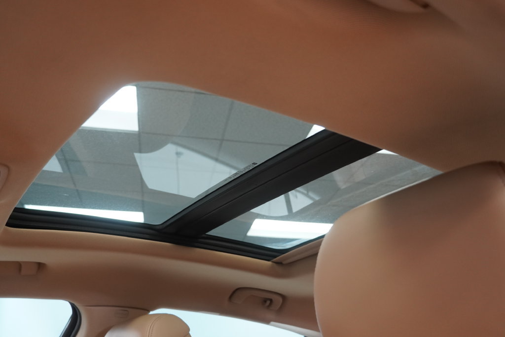 Used 2010 Buick LaCrosse CXS FWD image 4