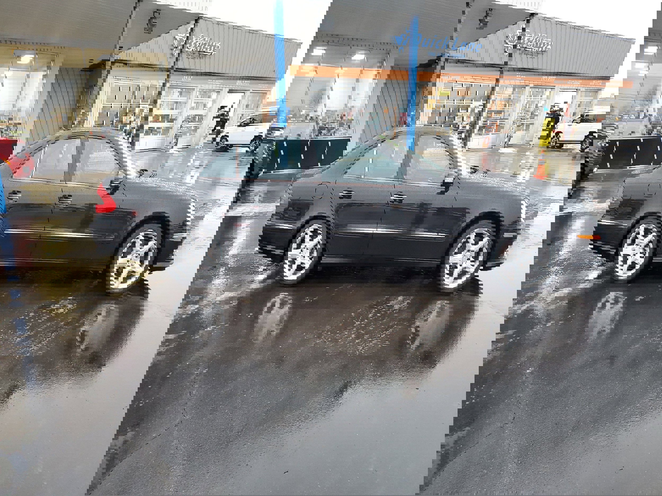 Used 2009 Mercedes-Benz E 350 4MATIC Sedan image 5