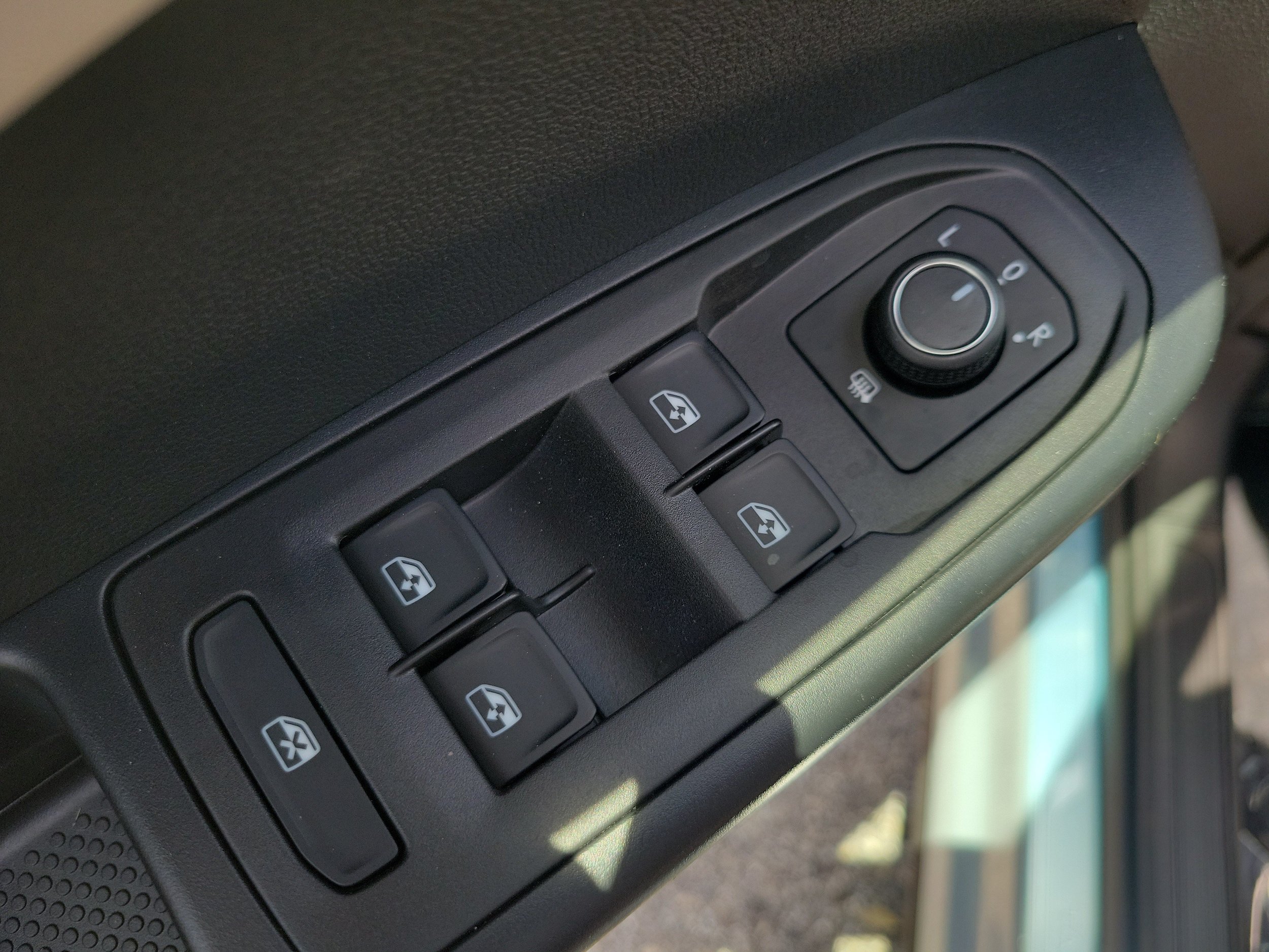 New 2026 Volkswagen Taos SE FWD image 17