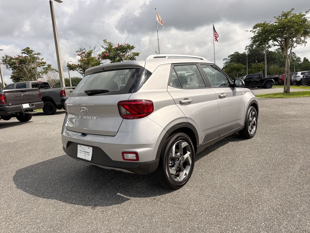 Used 2025 Hyundai Venue SEL FWD image 3