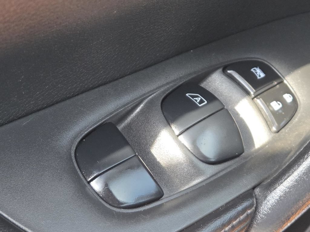 Used 2022 Nissan Rogue Sport S FWD image 22
