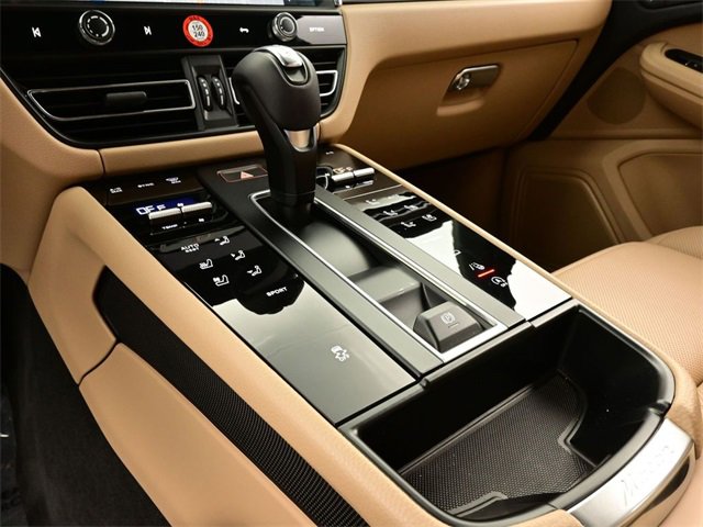 Used 2025 Porsche Macan image 11