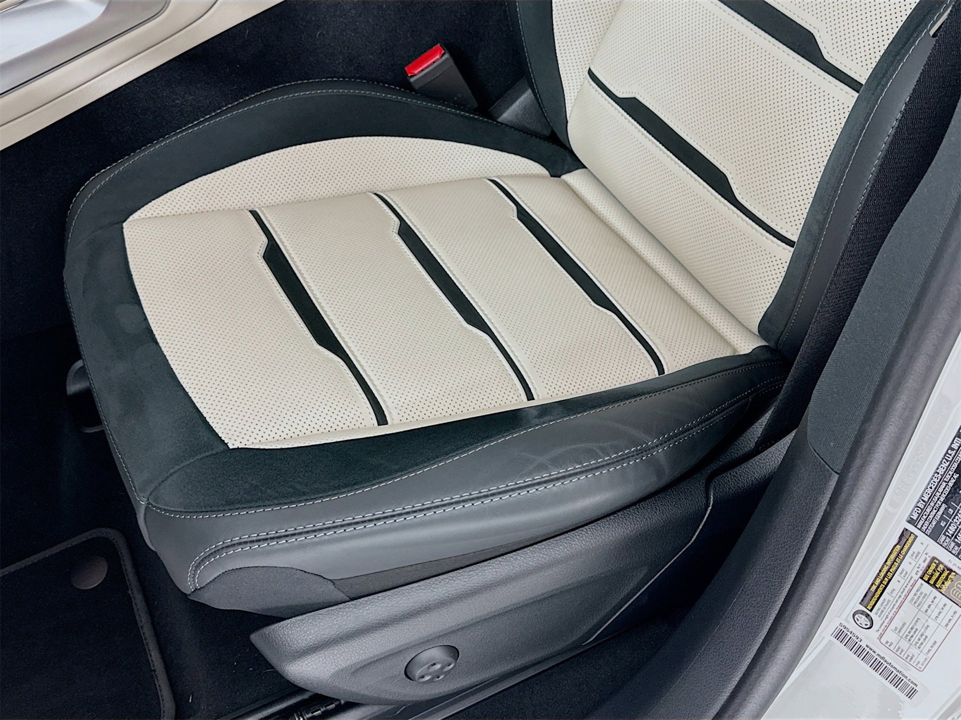 Certified 2025 Mercedes-Benz GLE 53 AMG 4MATIC image 21