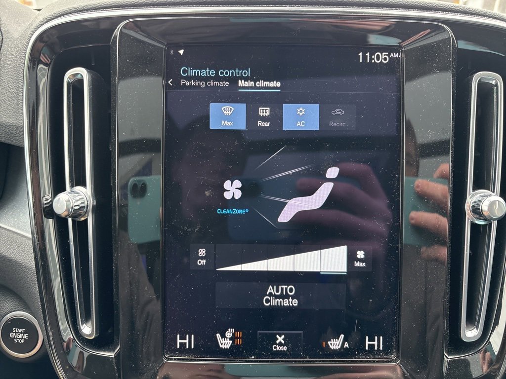 Used 2021 Volvo XC40 T5 Momentum w/ Premium Package image 24