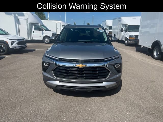 Used 2025 Chevrolet TrailBlazer LT AWD/4WD image 2
