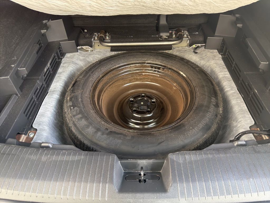 Used 2025 Nissan Rogue SV image 22