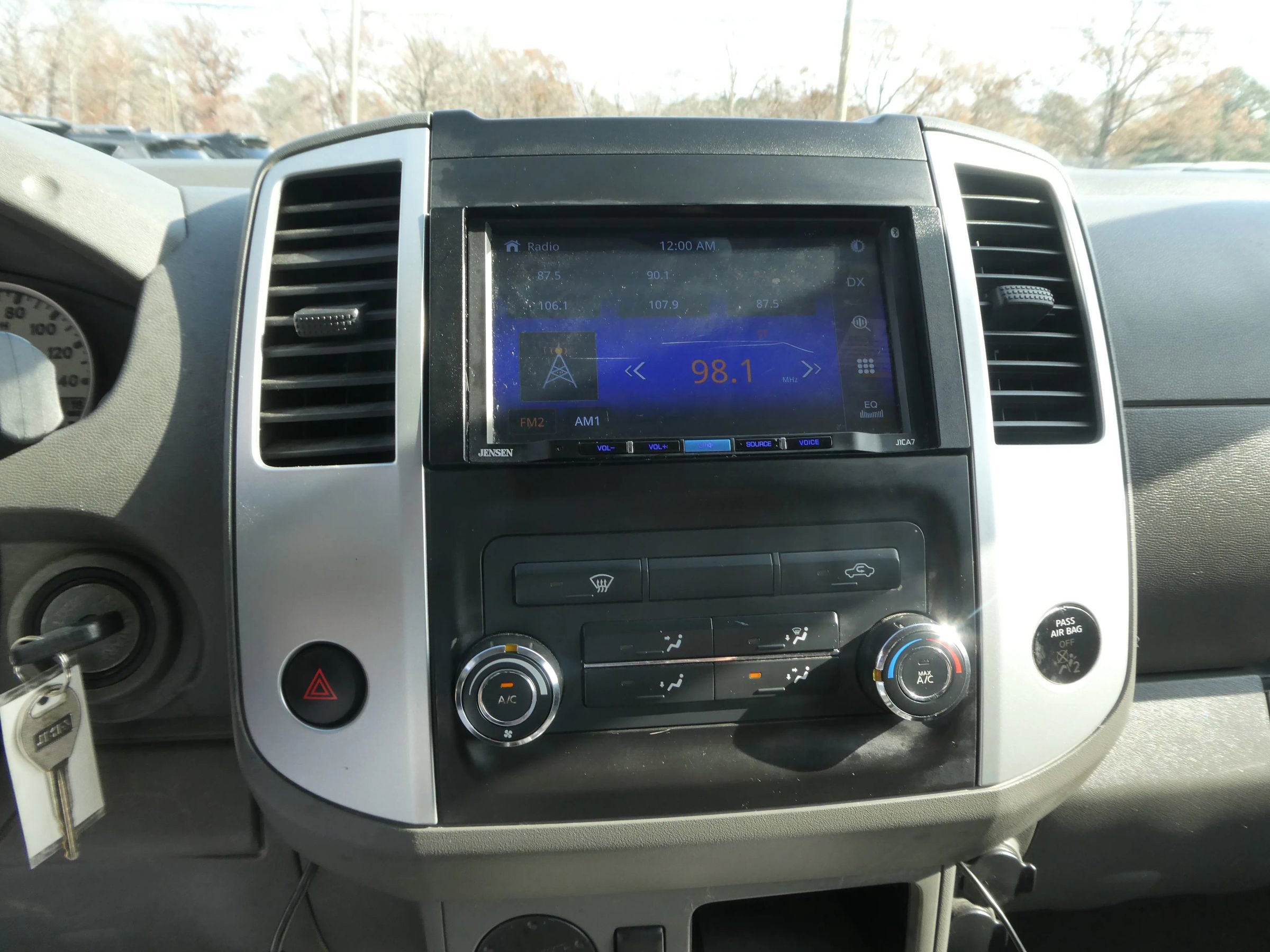 Used 2014 Nissan Frontier Desert Runner image 19